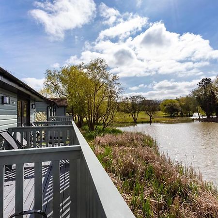 Vila The Vale Golf & Country Club Bishampton Exteriér fotografie