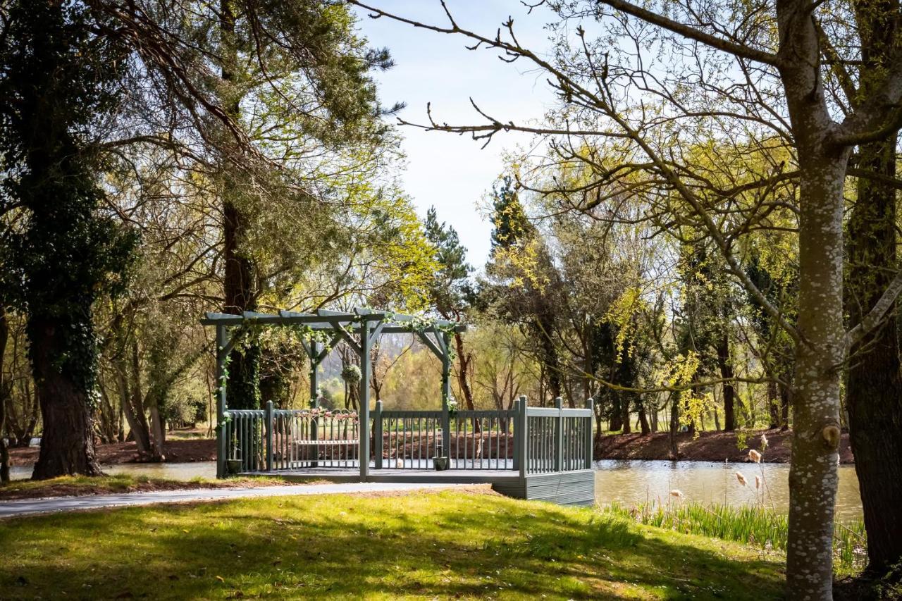 Vila The Vale Golf & Country Club Bishampton Exteriér fotografie