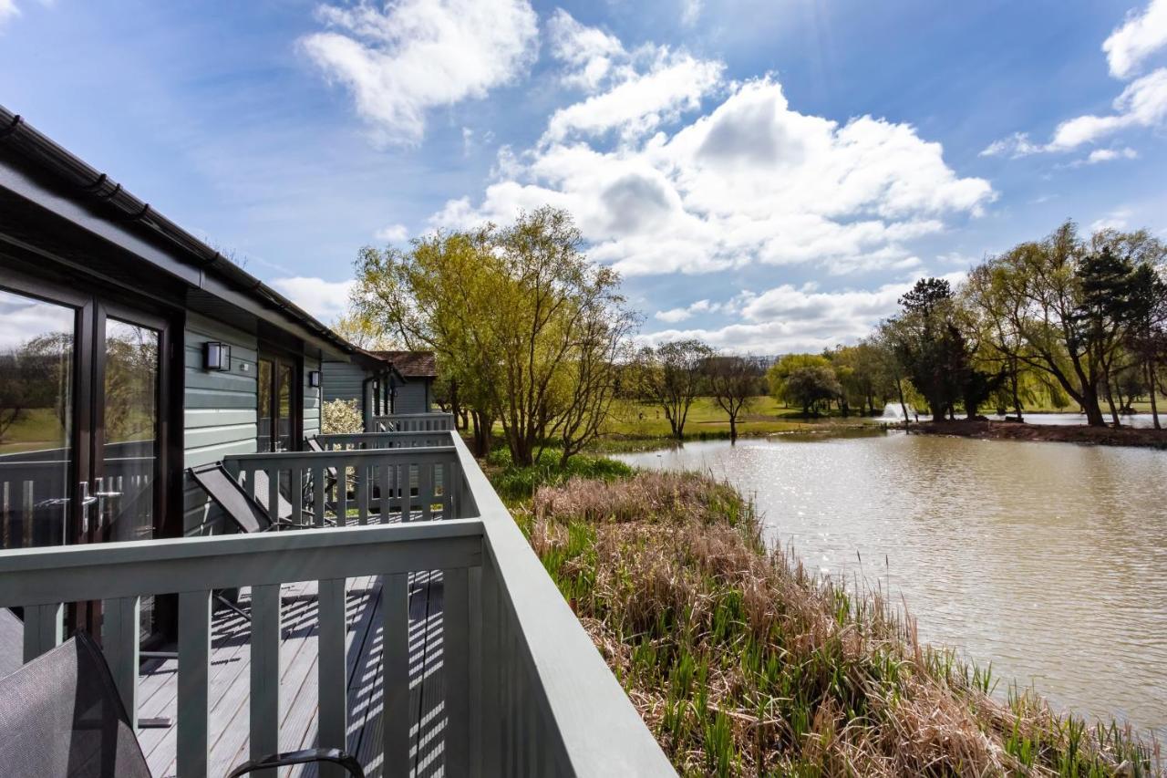 Vila The Vale Golf & Country Club Bishampton Exteriér fotografie